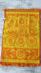 stillstunning blog com orange vintage embossed towels 3